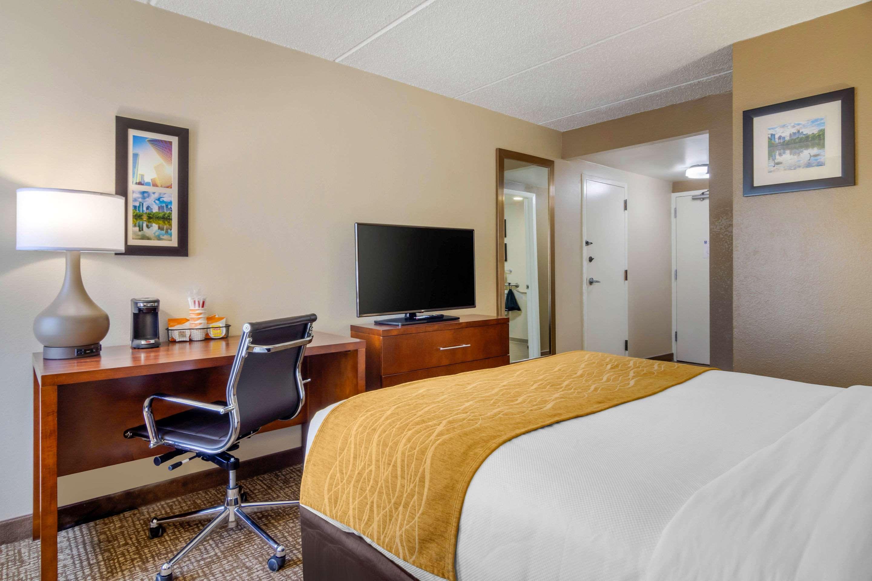 Comfort Inn Atlanta Airport Cheeko Manor Екстериор снимка